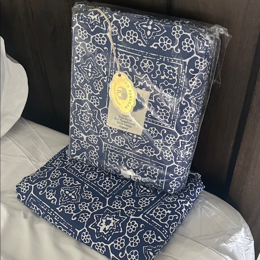 2 John Robshaw Blue and White Duvet Cover Two - Picture 2 of 3